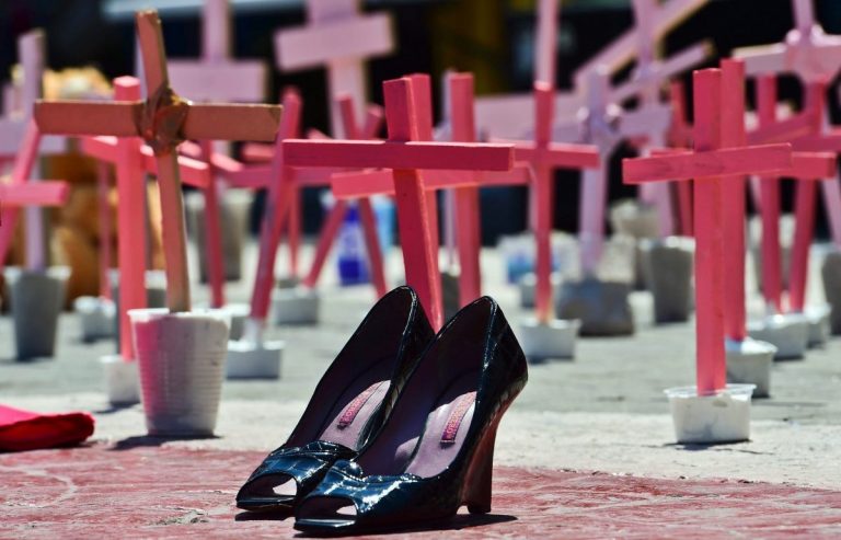 President signs law that expands punishment for crime of femicide in Costa Rica