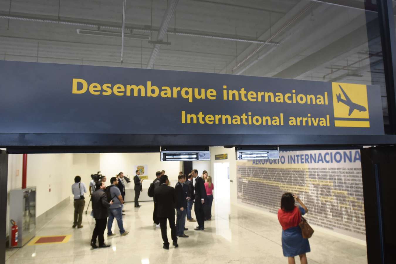 The ordinance clarifies that foreigners who are in one of Brazil's land border countries and "need to cross it in order to board a return flight to their country of residence may enter the country upon authorization from the Federal Police".