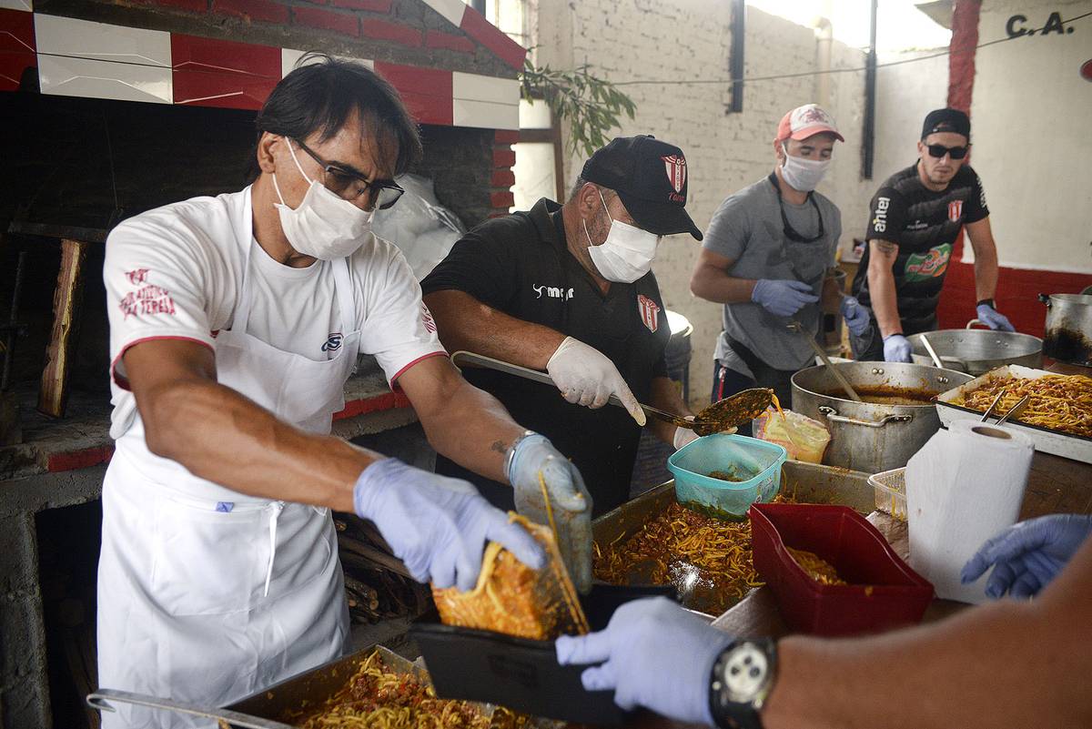 No attacks of this kind have yet been reported from Uruguay. The country is an example of human solidarity. Soup kitchens are springing up like mushrooms everywhere.