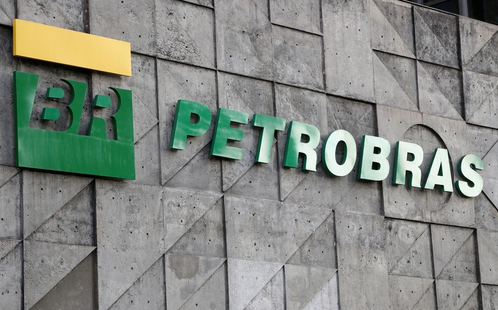 According to the latest data from Petrobras, refineries operated with a capacity factor of 76 percent in March last year and dropped to 74 percent this year.