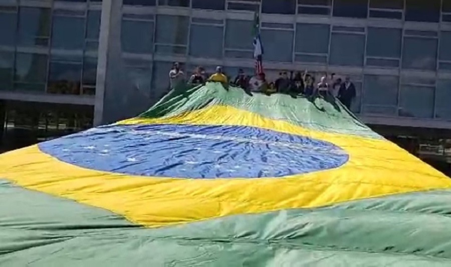 Bolsonaro Again Endorses Anti-democratic Protest; Says He Will No Longer ‘Allow Interference’