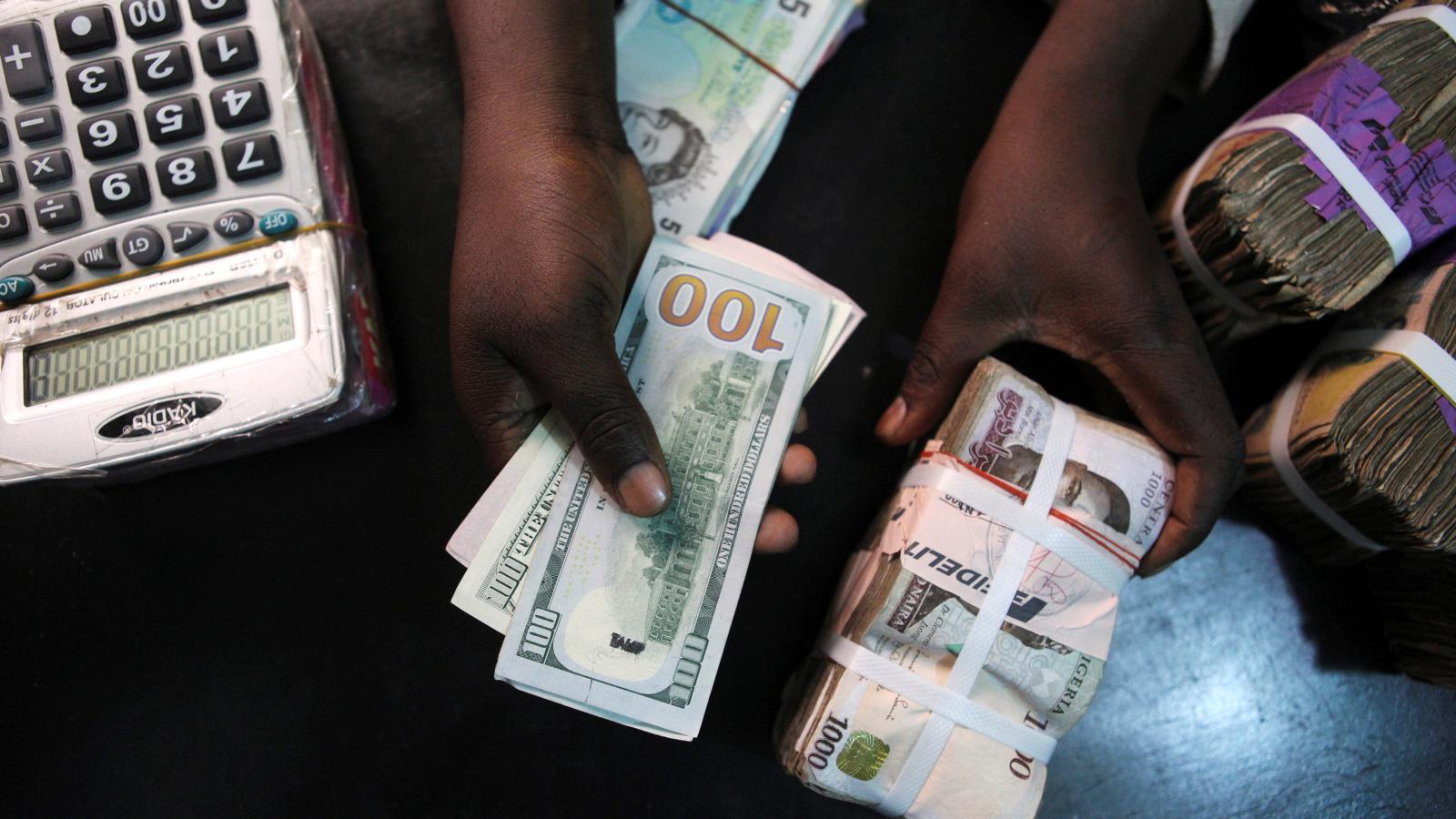 The exchange flow for the year through May 22nd was negative at US$10.264 (R$55) billion, the Brazilian Central Bank reported on Wednesday, May 27th. In the same period last year, the result was positive at US$3.787 billion.