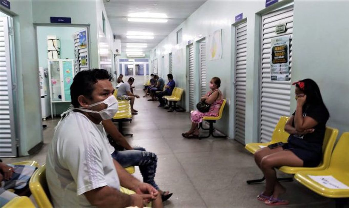 The collapse of Manaus' health system seemed to be happening at any point, but the coronavirus rushed things. Dr. Galvão says it's true that many health professionals picked up the virus and were removed, but the truth is that human resources were lacking a long time ago.