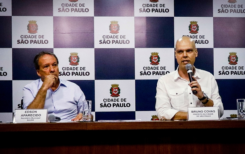 São Paulo's Municipal Health Secretary Edson Aparecido (left) and São Paulo's Mayor Bruno Covas (right).