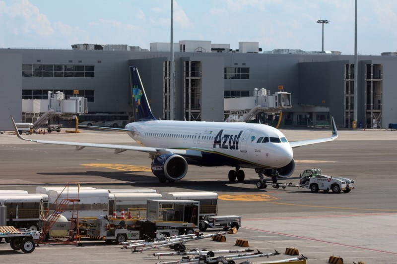 Azul Airlines announced that it will increase the number of take-offs on peak days to 168 from June, an increase of 46 percent over the May daily average.