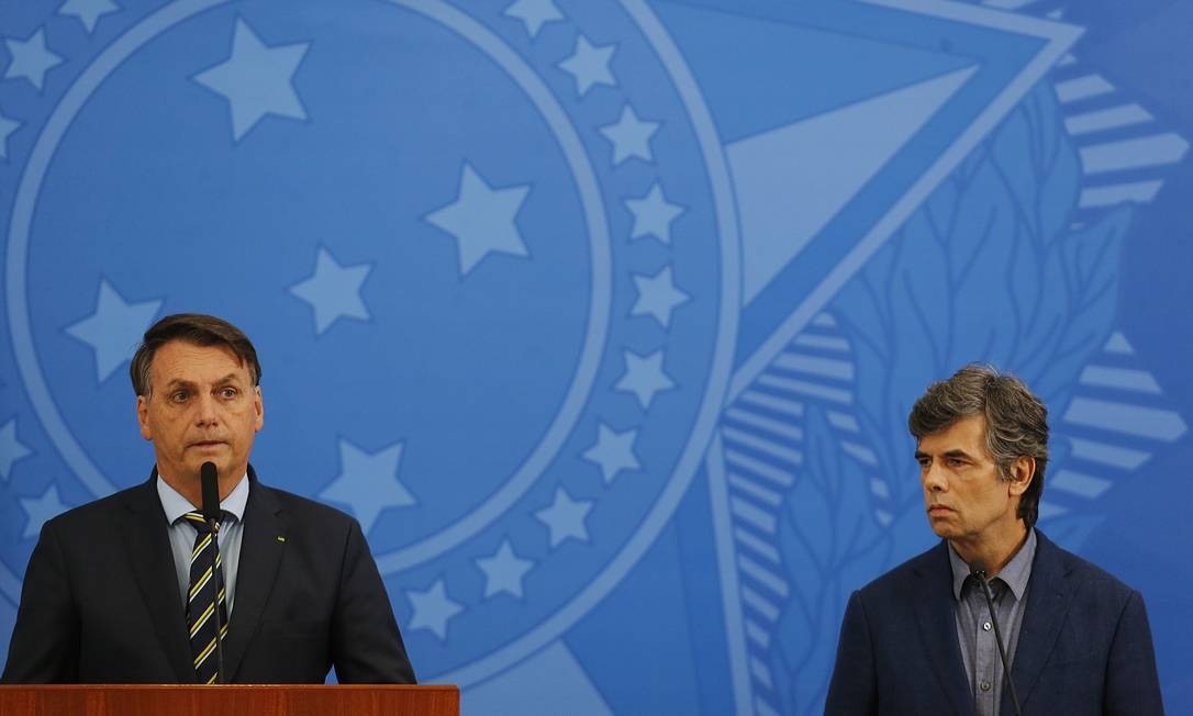 Brazilian President Jair Bolsonaro (left) and Brazilian Health Minister Nelson Teich (right).