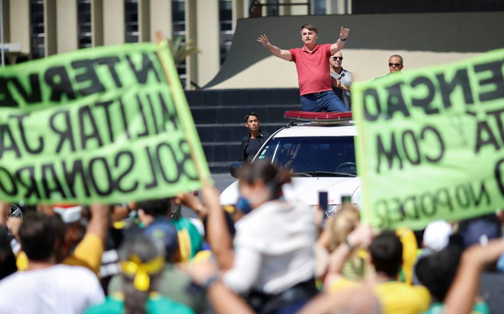 Statements made by President Jair Bolsonaro during a demonstration held in Brasília yesterday were interpreted by politicians of various penchants for a coup d'état.