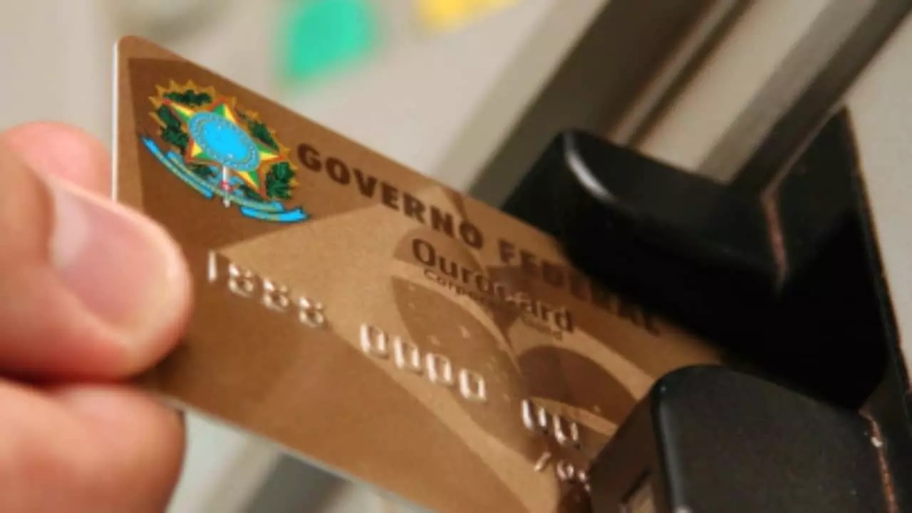 In 2008, a scandal involving the use of corporate cards during Lula's management was disclosed. They were used in 2007 to pay for expenses in musical instrument stores, veterinarians, opticians, bars, jewelry stores, and in free shops.