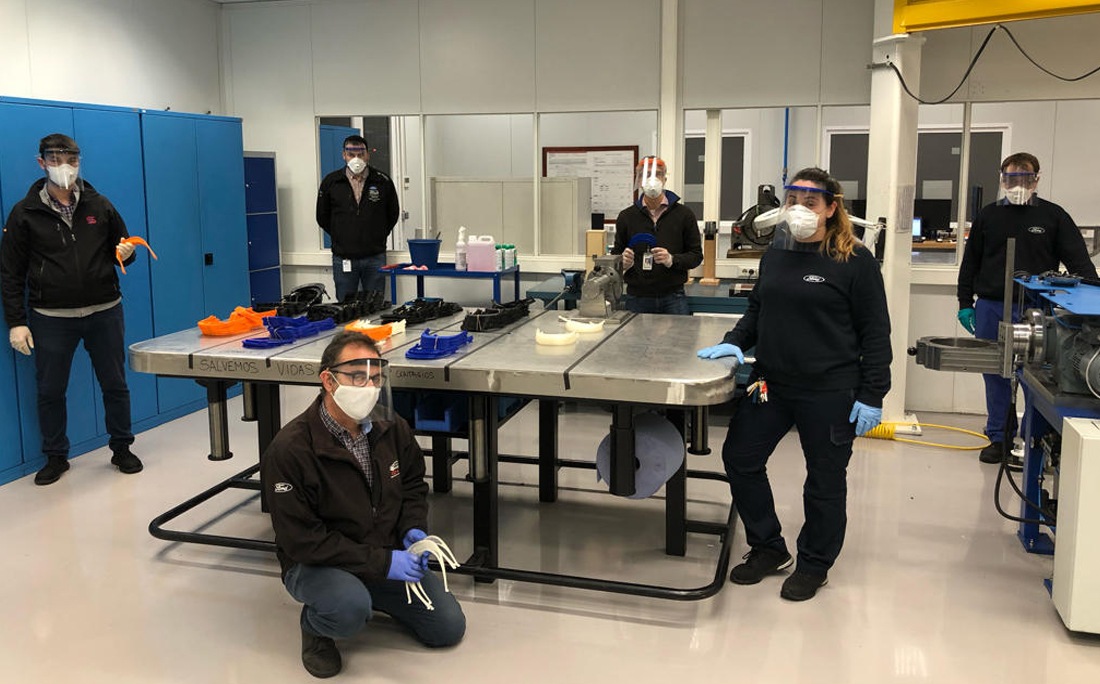 Ford announced that it would initially produce 50,000 face protection masks made of polyvinyl at its plants in Camaçari (Bahia State) and Pacheco (Argentina). The brand will also repair ventilators.