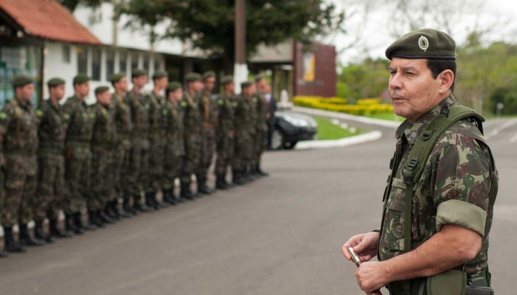 Bolsonaro also garnered important support, that of the vice-president reserve General Hamilton Mourão in the dispute with the STF.