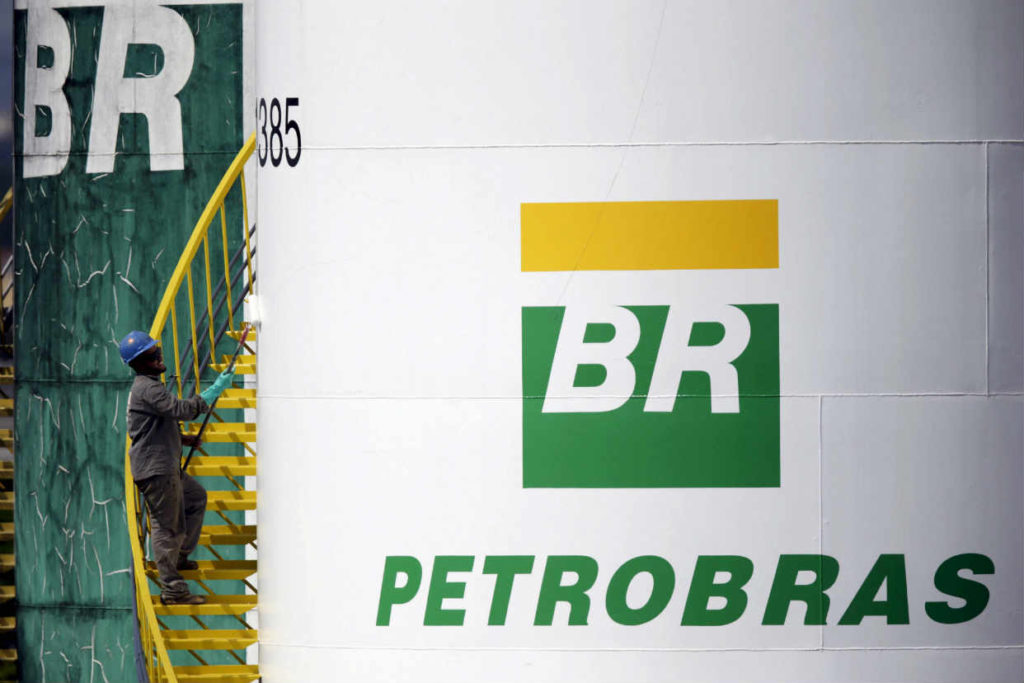 In the wake of this more optimistic view, analysts also raised the recommendation for Petrobras' shares (PETR3; PETR4) from neutral to purchase.