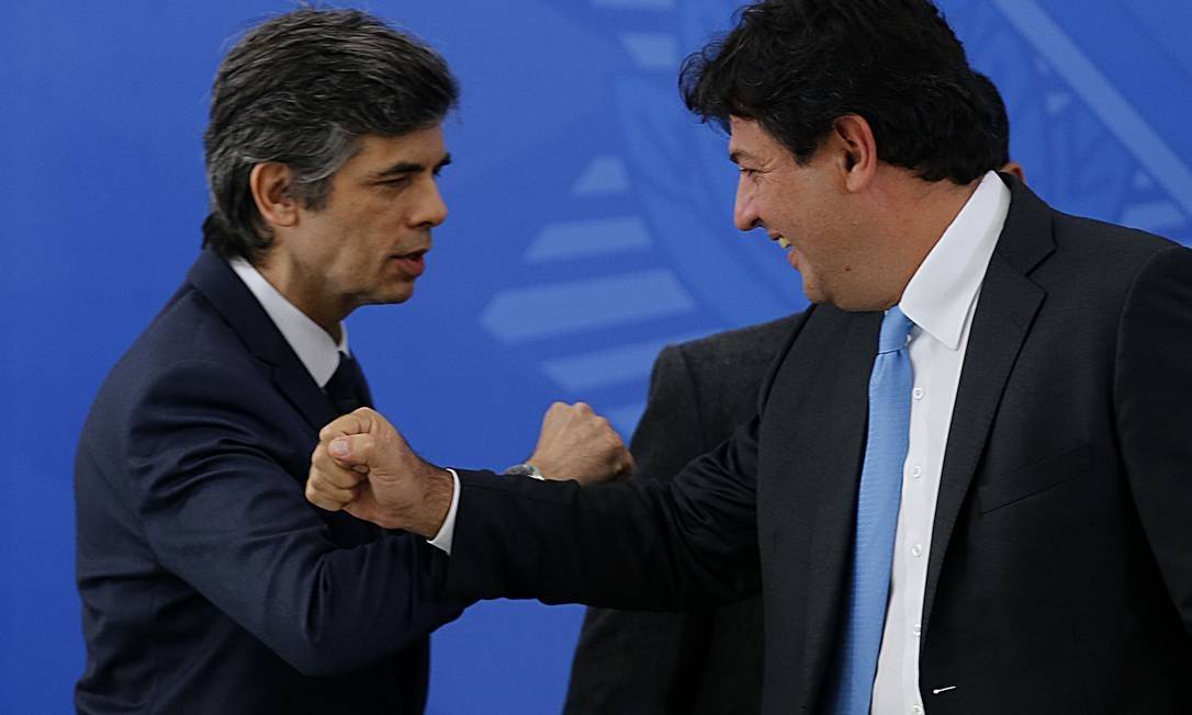 Former Brazilian Health Ministers Nelson Teich (left) and Luiz Henrique Mandetta (right).