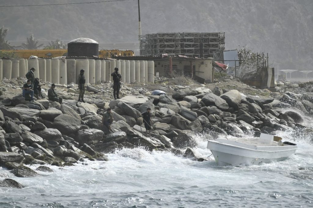The armed command approached the coastal state of La Guaira north of the capital on speedboats, according to the Caracas report.