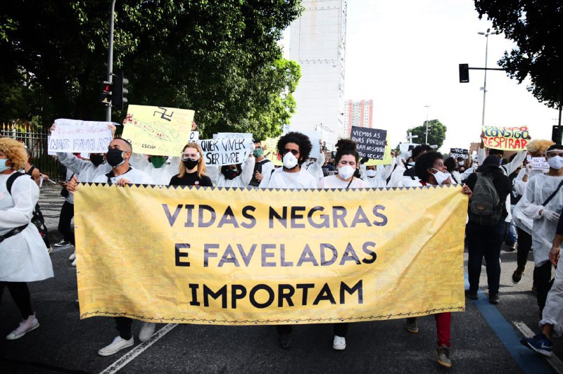 Black and Favela Lives Matter. Photo - Clarice Lissovsky