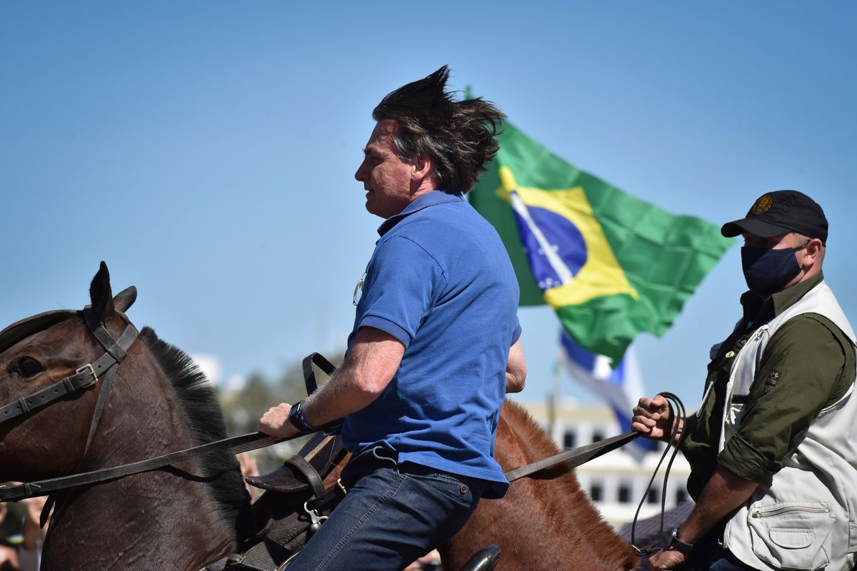 Yesterday, however, was different, because yesterday, Bolsonaro added yet another embellishment to his putative persona as the defender of the truly righteous – he mounted a police horse, and led a cavalcade around the grounds, waving to those behind the temporary barriers.