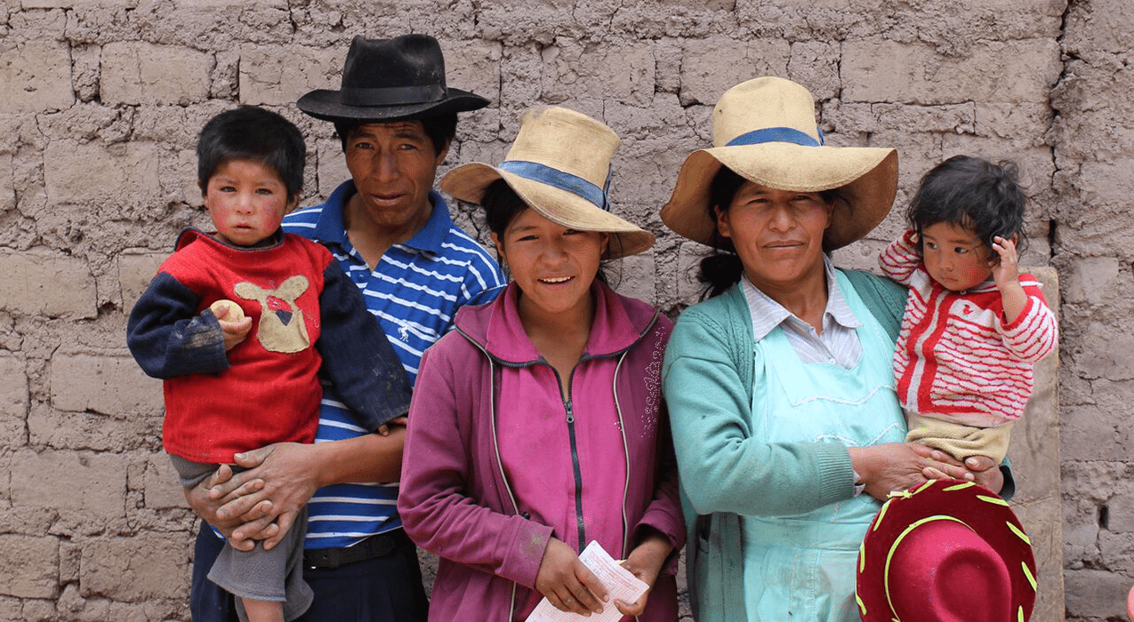 A significant portion of Peru's rural population is made up of temporary workers in Lima and intermediate cities. Between January and March, due to quarantine and the shutdown of non-core economic activities, they lost their jobs