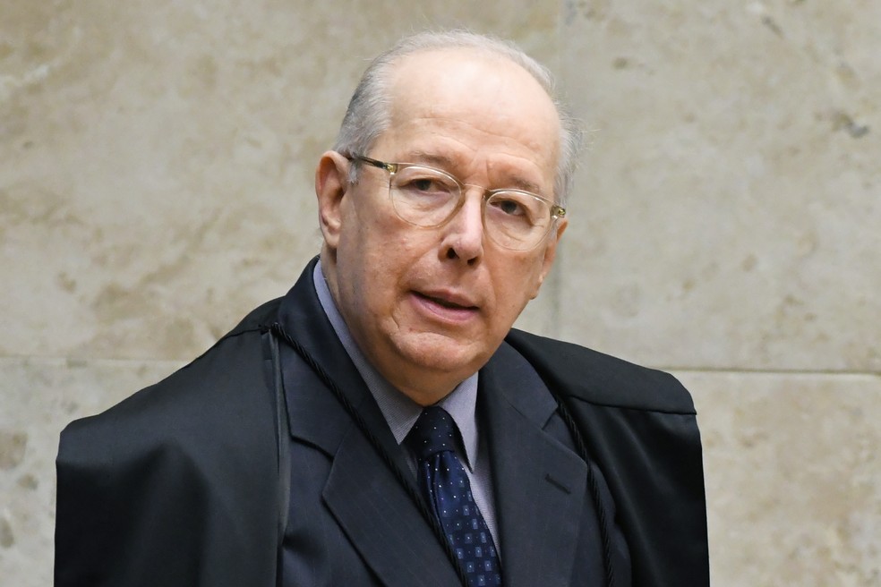 Brazil’s longest-serving Supreme Court Justice, Celso de Mello, directed a diatribe at fanatics who “despise freedom and hate democracy”. Recalling George Orwell’s “1984”, he referred to the catchphrase “military intervention” as “Bolsonarist NEWSPEAK for the installation, in Brazil, of a despicable and abject dictatorship.”