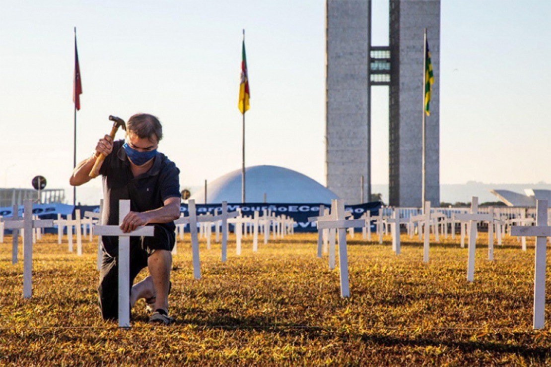 In addition to the crosses, banners were placed on the site with words against the President.