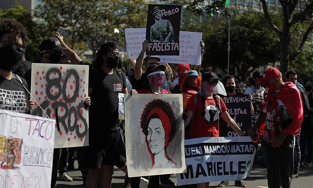 The demonstrators carried banners calling for justice for the death of city councilor Marielle Franco and her driver Anderson Gomes in 2018.