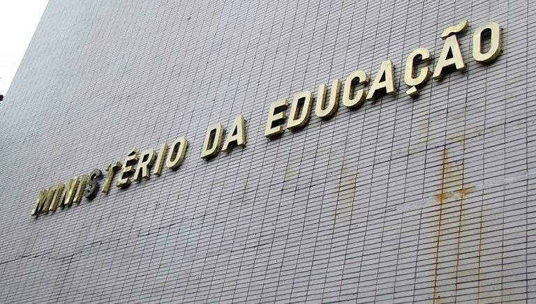 Bolsonaro Chooses Renato Feder as Minister of Education