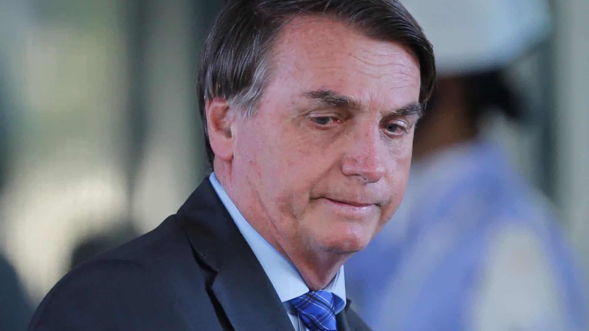 Bolsonaro says they are 'tightening the noose' and 'seizing people's freedom'