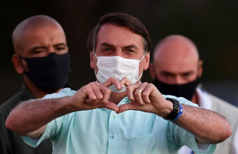 Powerful circles are trying to turn Bolsonaro's stance on Covid into a deadly noose. (Photo internet reproduction)
