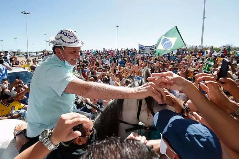 Bolsonaro Causes Crowding in Piauí State, Removes Mask on First Trip After Isolation