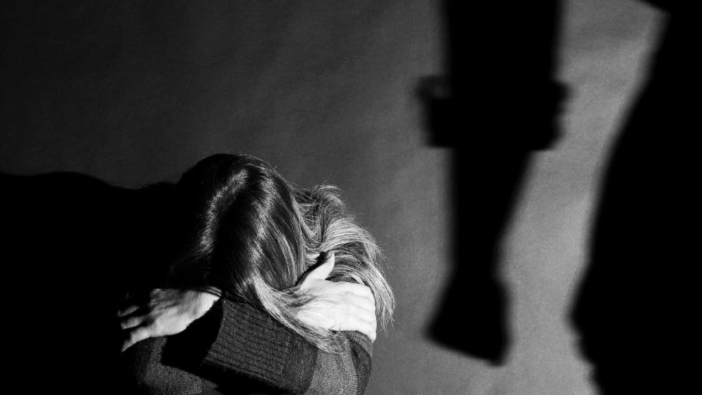 The bill also provides low-income women in domestic violence situations, who are under decreed protective measures, the right to two emergency aid installments two months from the date of application.