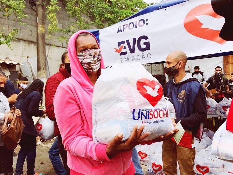 Groups and NGOs have been distributing food baskets in peripheral neighborhoods throughout Brazil. But they hardly come close to a war operation, entirely spectacularized through pictures of humanitarian aid, put together by the Universal Church.