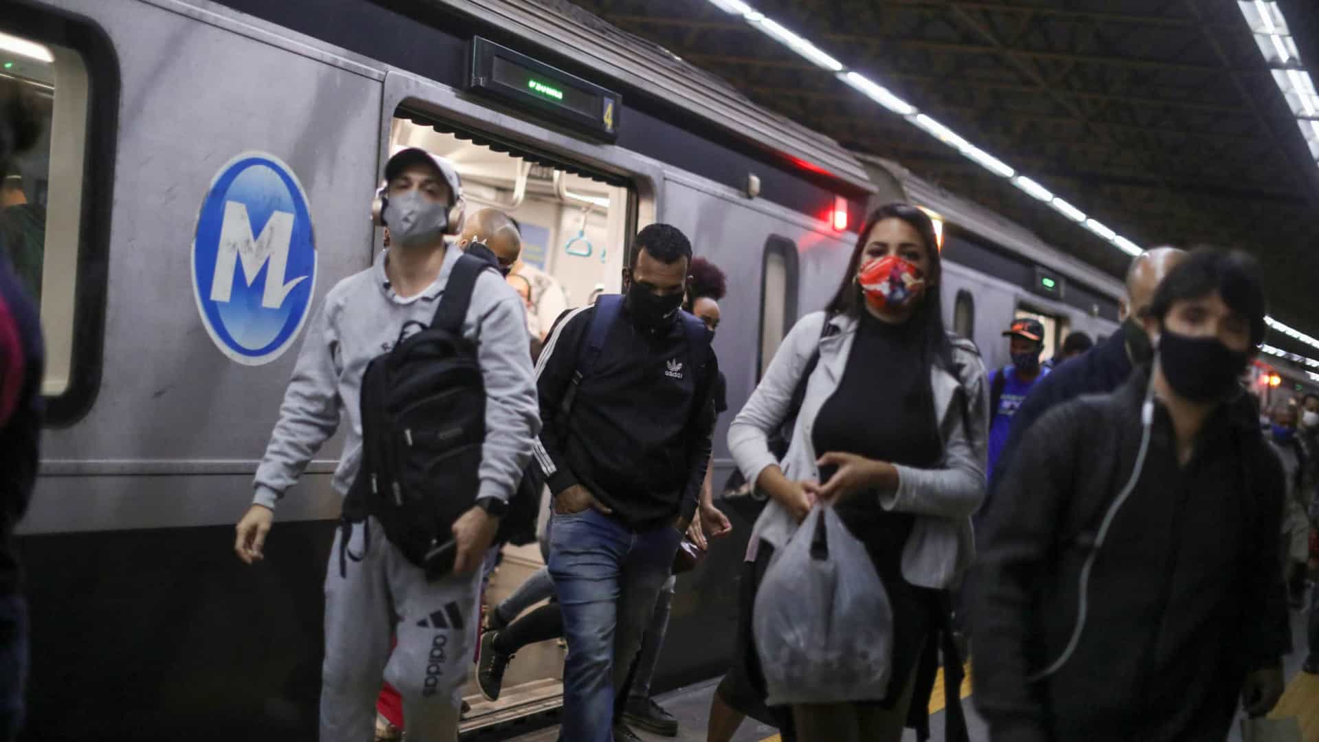 metro-mascara