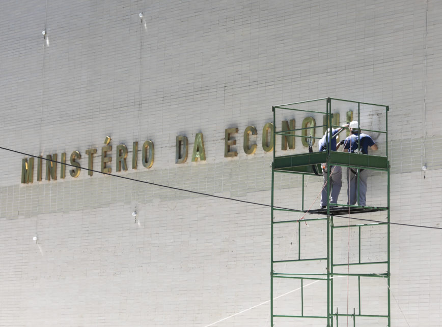 Ministerio-Fachada-Economia-CienciaETecnologia-03Jan2019