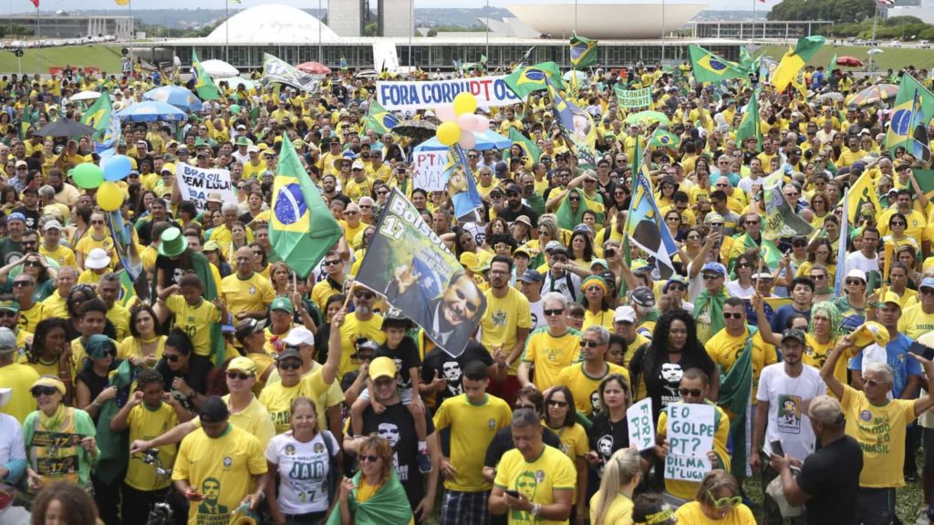 The rally was organized at the Ministries Esplanade by Christian and conservative groups.