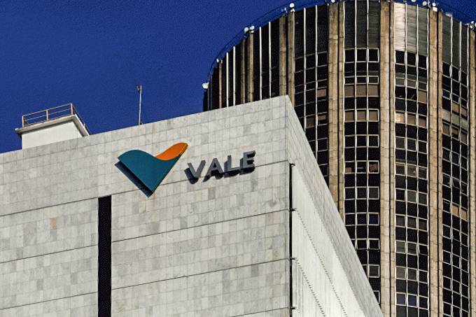 The Ministry of Economy's Special Secretary of Privatization, Salim Mattar, said on Friday that the federal government will reduce its stake in Vale mining company by 100 percent, stressing that it is not the goal of the public power to be a company shareholder.