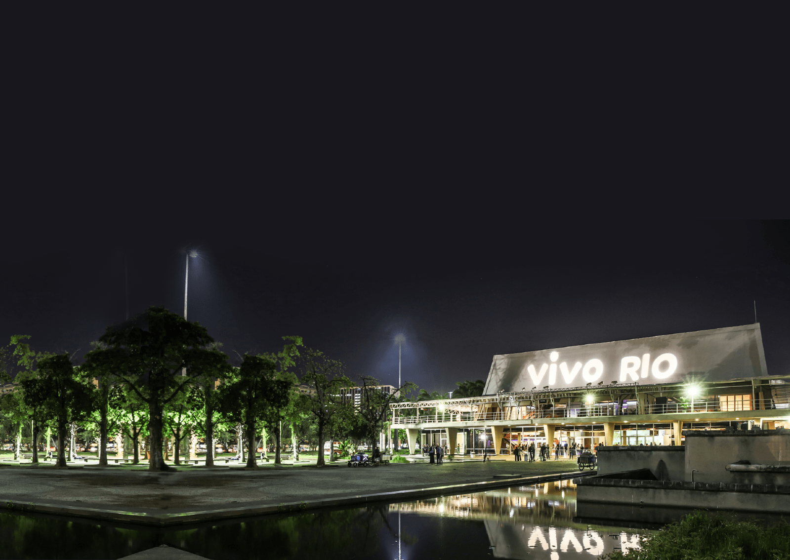 The lit facade of the Vivo Rio concert hall at night in the Parque do Flamengo