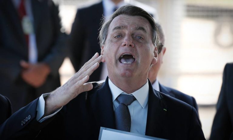Bolsonaro Threatens to Punch Reporter After Question About Corruption and First Lady