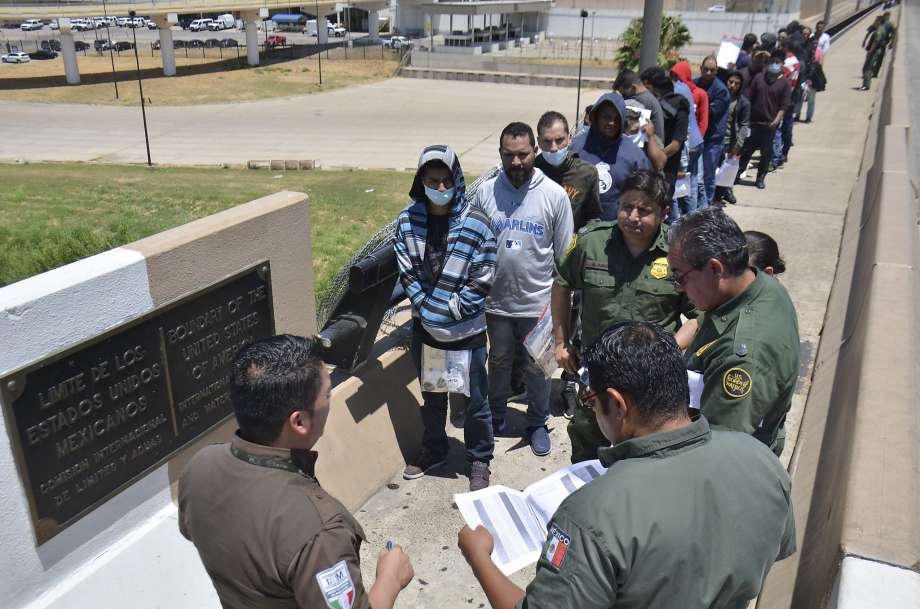 The Mexican government has forced the resignation or sidelined more than 1,000 immigration officials over allegations of corruption and other irregularities, a senior official said on Friday.