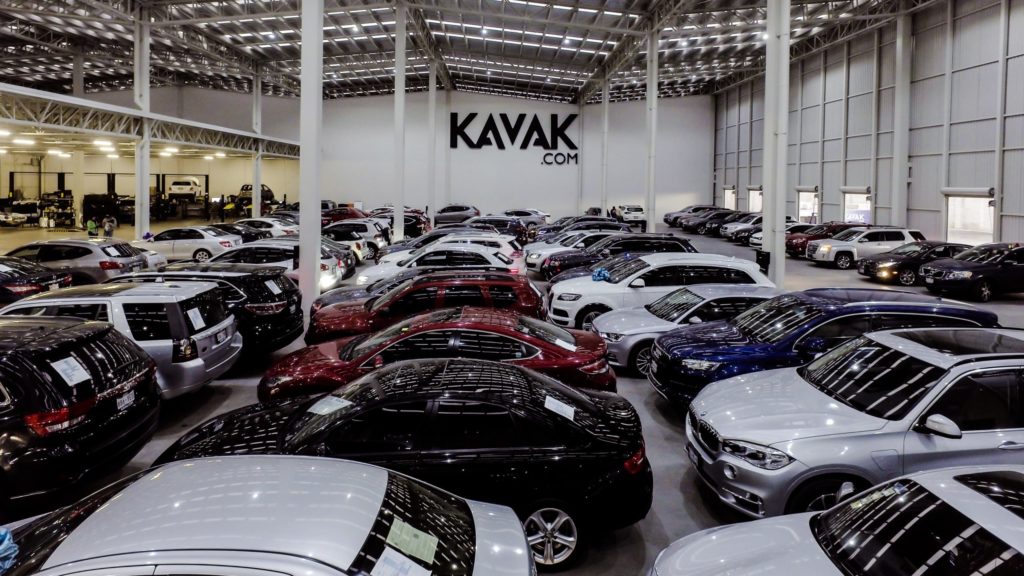 Kavak has physical headquarters for connection with users and conducts sales of used vehicles online after a rigorous assessment of over 240 points in the vehicles.