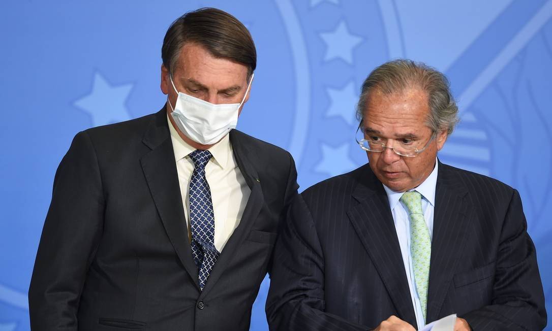 Brazilian President Jair Bolsonaro (left) and Brazilian Economy Minister Paulo Guedes (right).