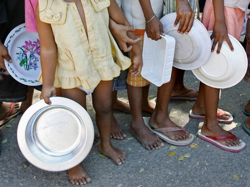 The empty table is a direct consequence of the economic crisis that mainly affected the poorest families during the pandemic.