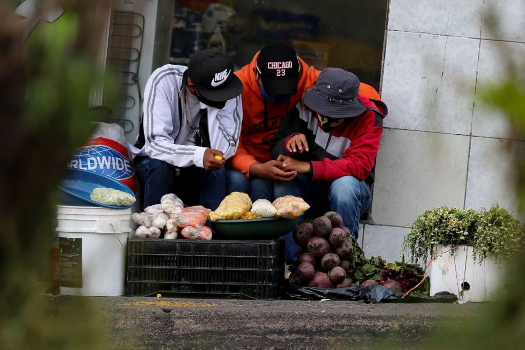 The professor pointed out that in the North and Northeast there are more Bolsa Família beneficiaries. Moreover, informality is greater in these regions.
