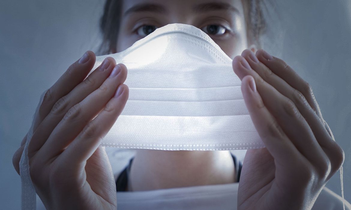 The World Health Organization (WHO) maintains that the virus is primarily passed on by respiratory droplets, exhaled when coughing or talking, during close and prolonged contact between two individuals.