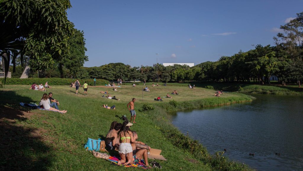 The gradual reopening of parks has provided a sense of relief to São Paulo's quarantined population. Children playing outdoors, people retaking their morning walks or bicycle rides is comforting.