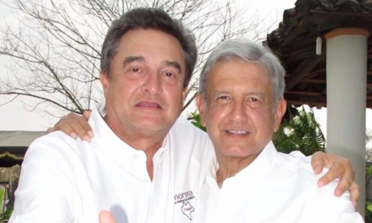 Pío López Obrador (left) and his brother, Mexican President Andrés Manuel López Obrador (right).
