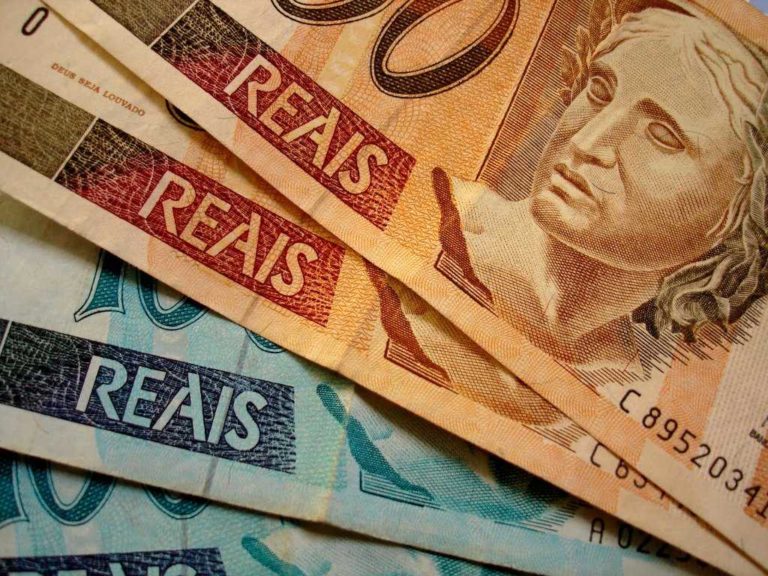 Brazil Government Proposes R$1,088 Minimum Wage in 2021, Covering Inflation Estimate