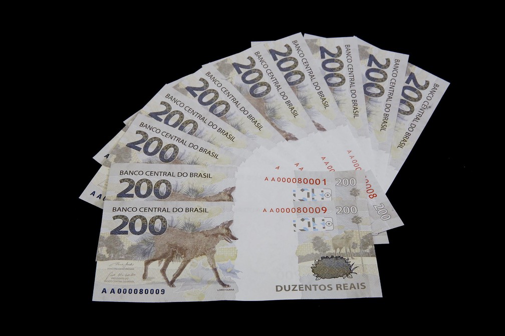 With the same size as the R$20 banknote, the new R$200 bill leads to confusion despite the accessibility measures adopted by the Central Bank.