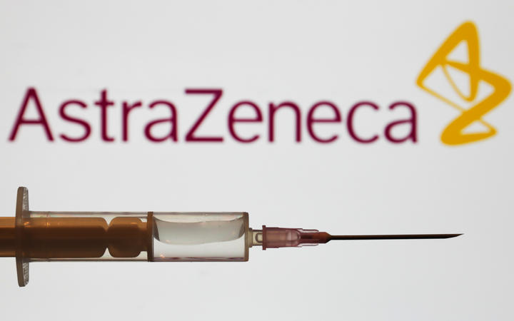 AstraZeneca's vaccine is in the crucial trial phase with tens of thousands of participants and is considered a great hope. But now the pharmaceutical company is forced to suspend its trials. One of the test subjects suffered a suspected serious adverse reaction.
