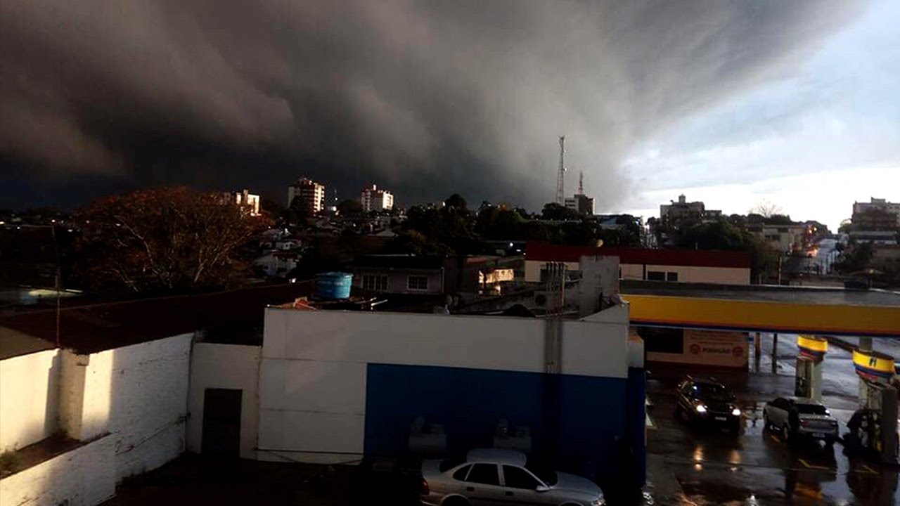 The coastal area of Paraná is on alert for strong winds, according to the National Institute of Meteorology (INMET). The alert is valid for Monday and Tuesday, September 14th and 15th, covering the entire coastal area of southern Brazil.