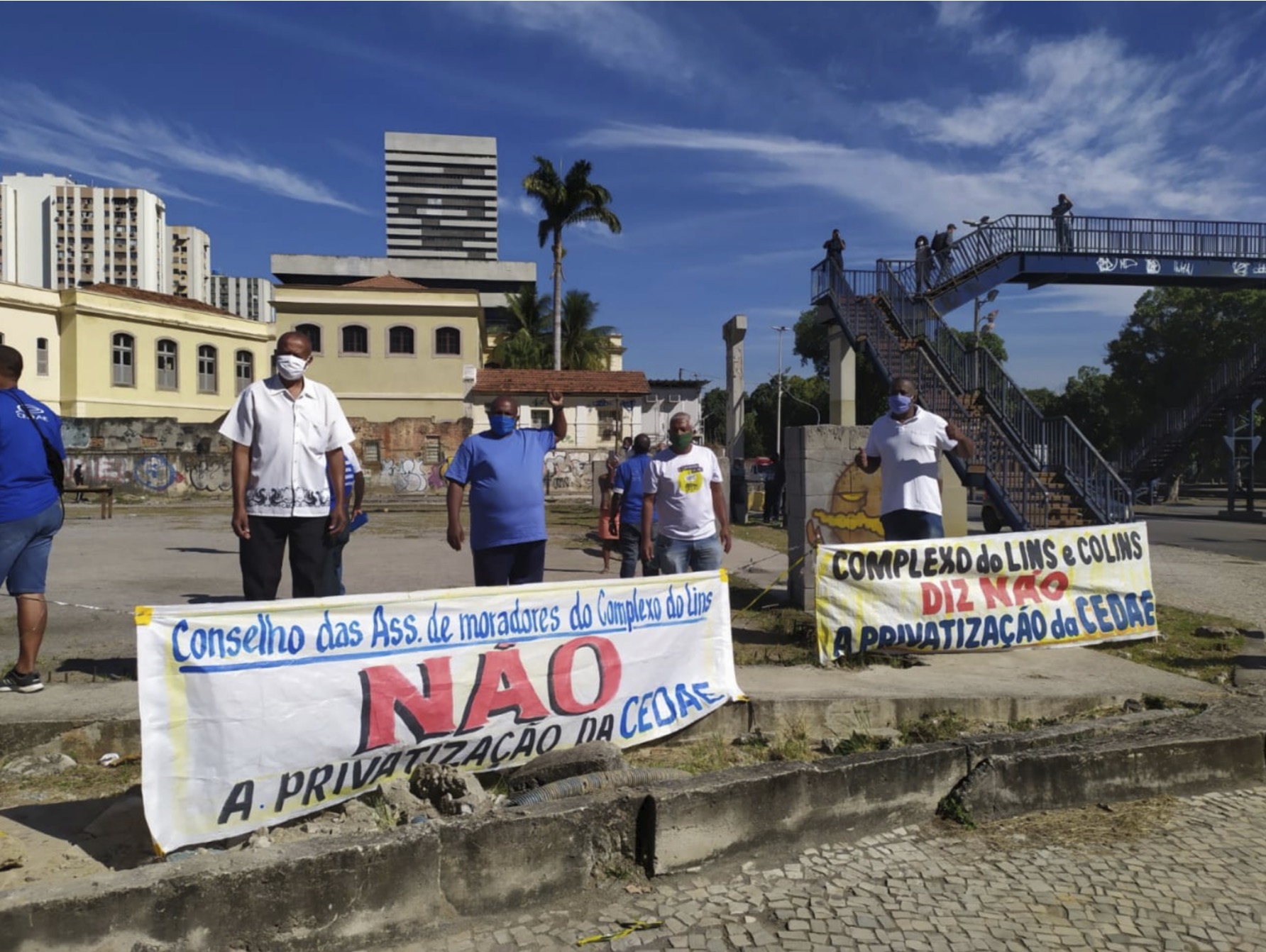 Residents of Complexo do Lins protest against the privatization of CEDAE. Photo - Sindagua-RJ (2)