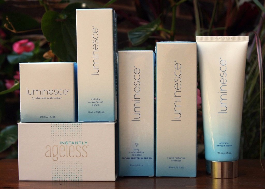 Luminesce Cellular Rejuvenation Serum, a product costing R$704,45 is now available for R$359, while Luminesce Daily Moisturizing Complex had its price reduced from R$470,85 to R$260.