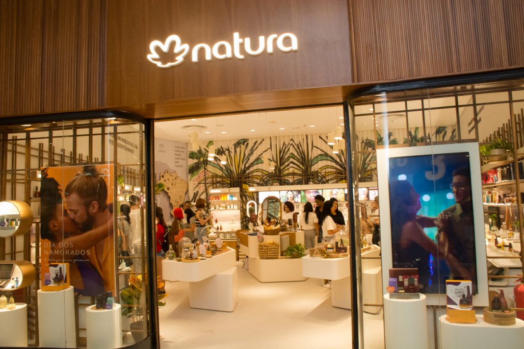 Natura is leader in the direct selling sector in Brazil and belongs to Natura & Co conglomerate.